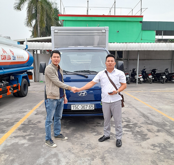 Lễ bàn giao xe Hyundai Porter 150 cho chị Mai Thủy Nguyên - Hải PhòngTin tức Xe tải Hải phòng, xe tải hyundai chính hãng tại hải phòng